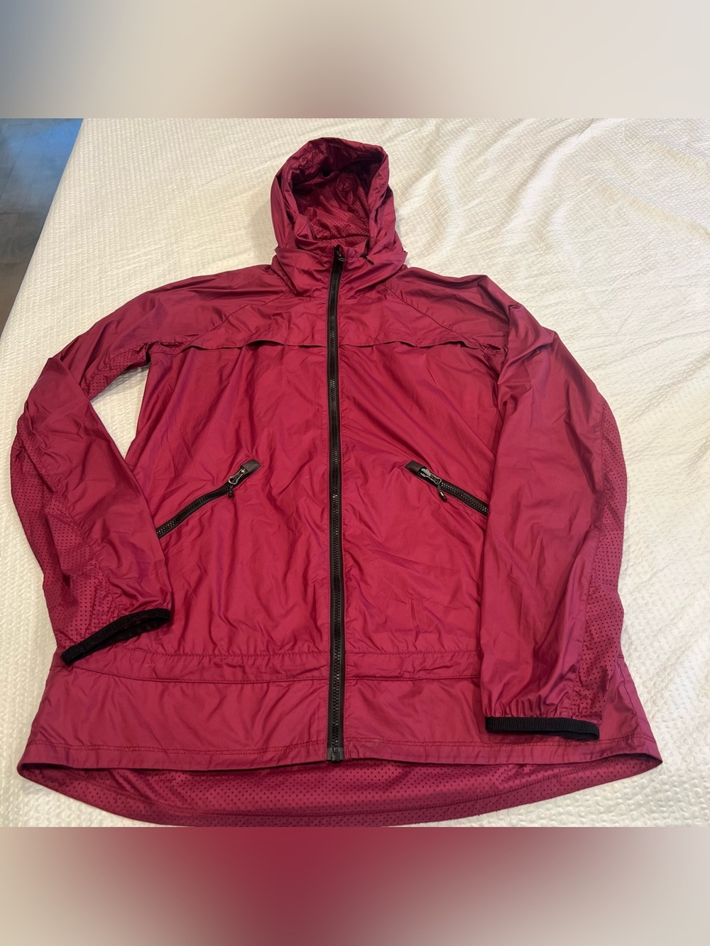 Lululemon burgundy windbreaker jacket 4 women